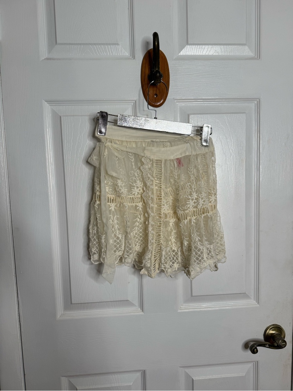 Nikki Beach Club — Lace Mini Skirt in Cream